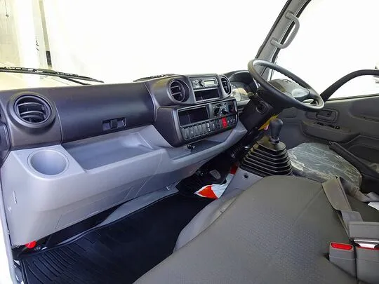 ダイナ 1.75t FJL Wタイヤ 平ボデー 未使用車