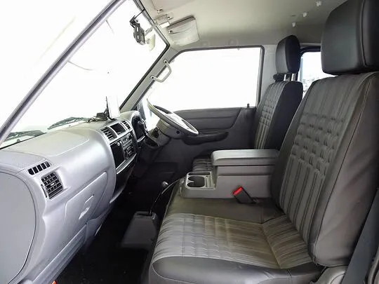 ボンゴバン DX 1t 4WD 2/5人乗り 5ドア ガソリン