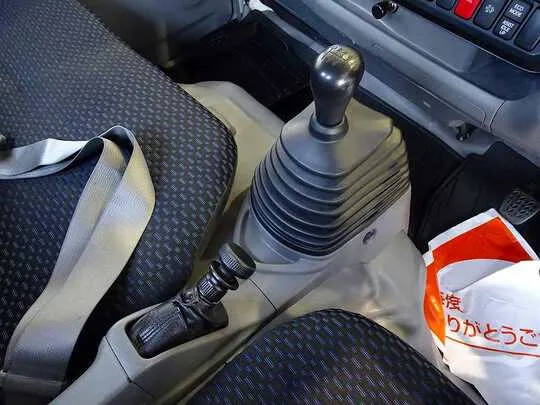 【年次点検済】デュトロ 2.85t FJL 標準セミロング タダノ4段クレーン付