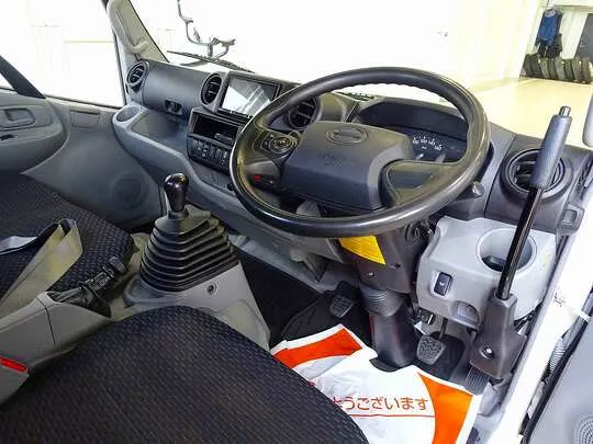 【年次点検済】デュトロ 2.85t FJL 標準セミロング タダノ4段クレーン付