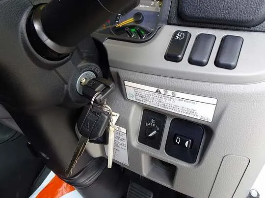 キャンター 1.9t 4WD 高床 標準 アルミバン