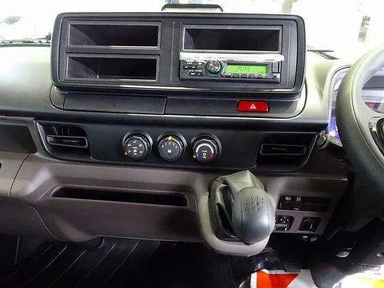 キャンター 2t 全低床 標準 Wキャブ/垂直PG付 未使用車