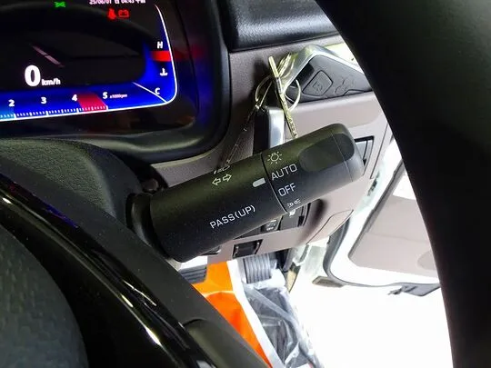 キャンター 2t 全低床 標準 Wキャブ/垂直PG付 未使用車