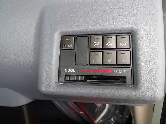 キャンター 2t 全低床 標準 Wキャブ/垂直PG付 未使用車