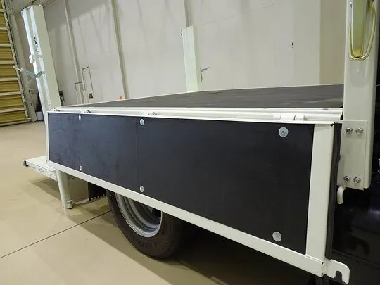 キャンター 2t 全低床 標準 Wキャブ/垂直PG付 未使用車