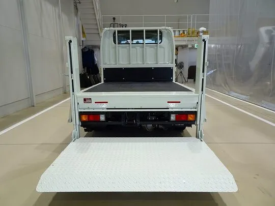 キャンター 2t 全低床 標準 Wキャブ/垂直PG付 未使用車