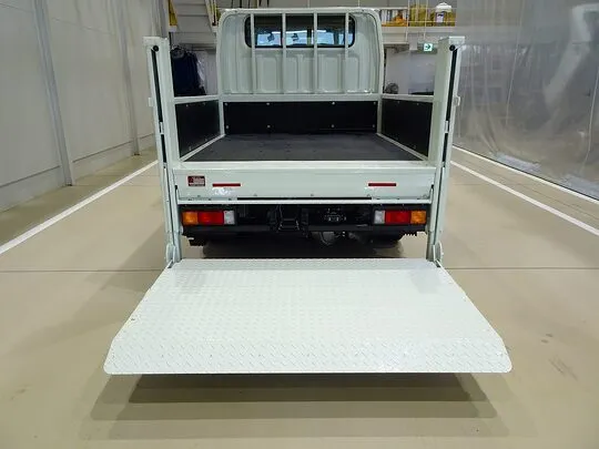 キャンター 2t 全低床 標準 Wキャブ/垂直PG付 未使用車