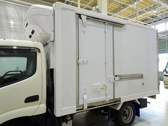 デュトロ 2t FJL 標準 低温冷凍車