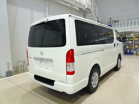 ハイエースバン DX GLパッケージ 1t 4WD 3/6人乗り 5ドア 未使用車