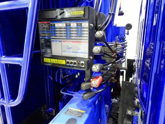 【年次点検済】エルフ 2t 4WD 高床 標準セミロング アルミブロック タダノ4段クレーン付