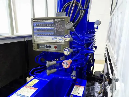 【年次点検済】エルフ 3.65t 高床 標準セミロング タダノ4段クレーン付