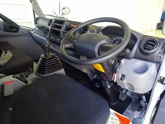 デュトロ 4.65t 高床 ワイド超ロング 平ボデー 未使用車