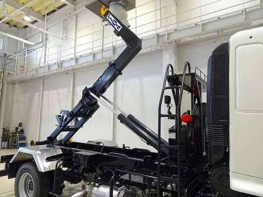 レンジャー 3.65t 標準ベッド付 アームロール 240ps