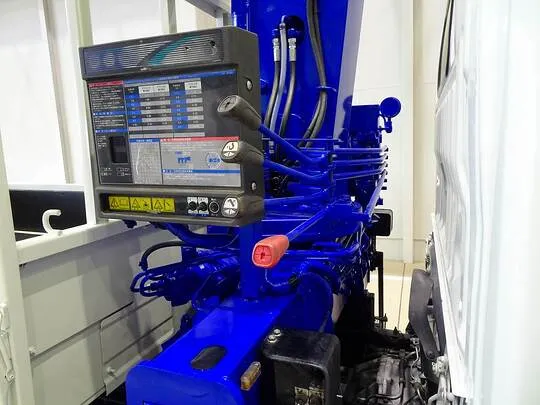デュトロ  2t 4WD FJL 標準 タダノ3段クレーン付