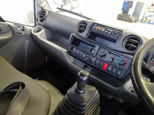 デュトロ  2t 4WD FJL 標準 タダノ3段クレーン付