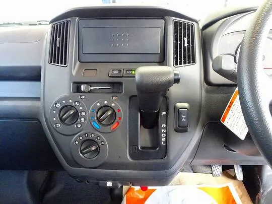 ボンゴバン DX 0.7t 4WD 2/5人乗り 5ドア ガソリン