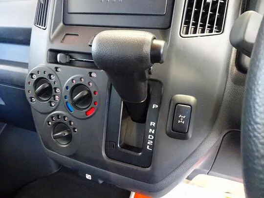 ボンゴバン DX 0.7t 4WD 2/5人乗り 5ドア ガソリン