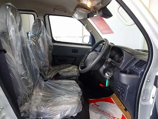 ボンゴバン DX 0.7t 4WD 2/5人乗り 5ドア ガソリン