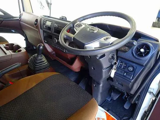 レンジャー 2.25t ワイドベッド付 低温冷凍車 格納ゲート付 リアエアサス 240ps