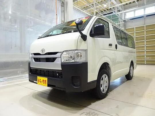 ハイエースバン DX 1t 4WD 3/6人乗り 5ドア 未使用車