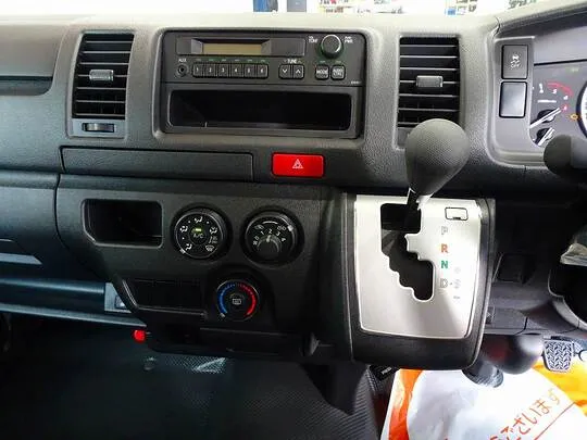 ハイエースバン DX 1t 4WD 3/6人乗り 5ドア 未使用車