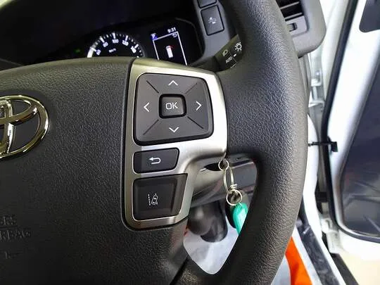ハイエースバン DX 1t 4WD 3/6人乗り 5ドア 未使用車