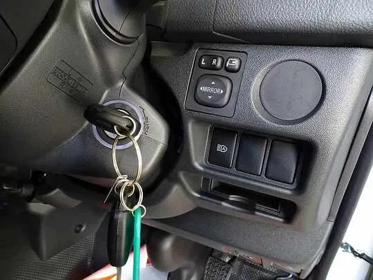 ハイエースバン DX 1t 4WD 3/6人乗り 5ドア 未使用車