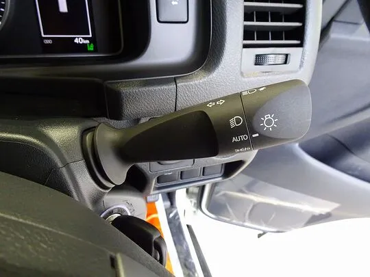 ハイエースバン DX 1t 4WD 3/6人乗り 5ドア 未使用車
