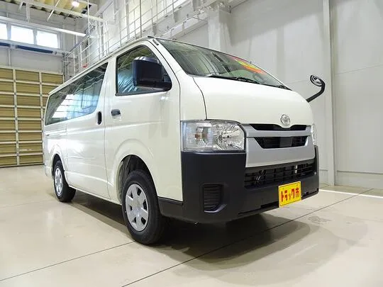 ハイエースバン DX 1t 4WD 3/6人乗り 5ドア 未使用車
