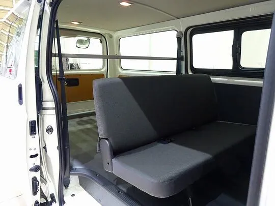 ハイエースバン DX 1t 4WD 3/6人乗り 5ドア 未使用車