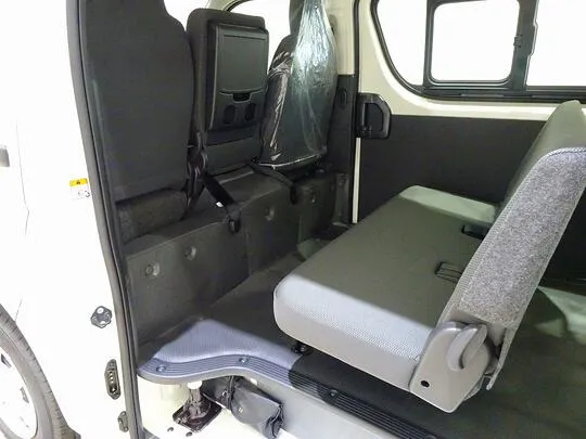 ハイエースバン DX 1t 4WD 3/6人乗り 5ドア 未使用車