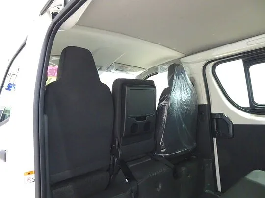 ハイエースバン DX 1t 4WD 3/6人乗り 5ドア 未使用車