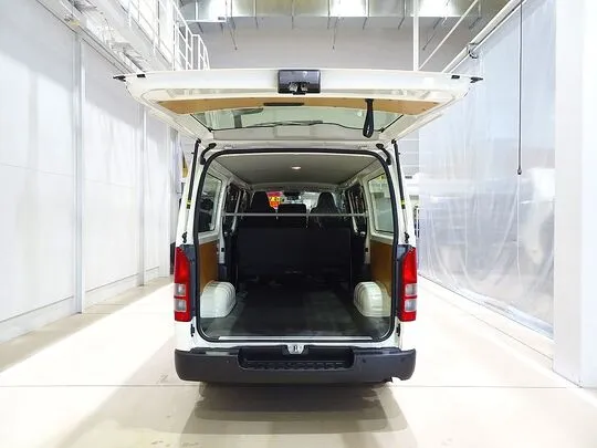 ハイエースバン DX 1t 4WD 3/6人乗り 5ドア 未使用車