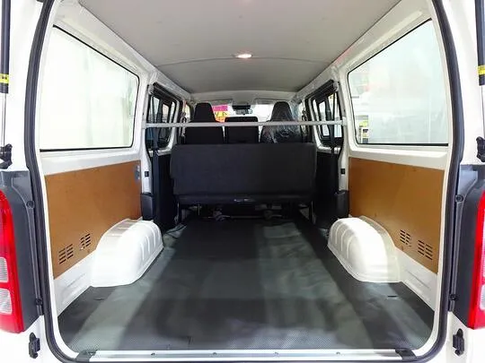 ハイエースバン DX 1t 4WD 3/6人乗り 5ドア 未使用車