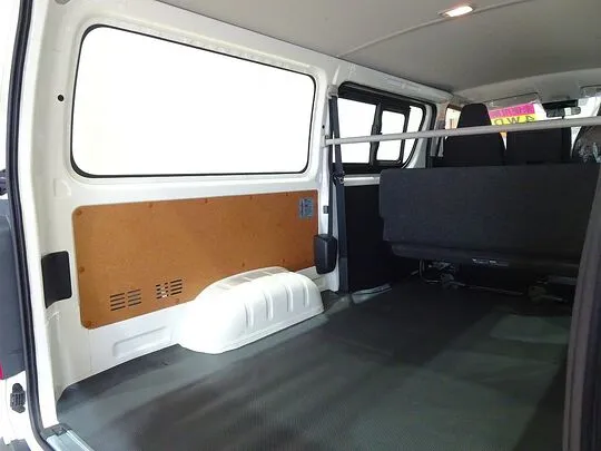 ハイエースバン DX 1t 4WD 3/6人乗り 5ドア 未使用車