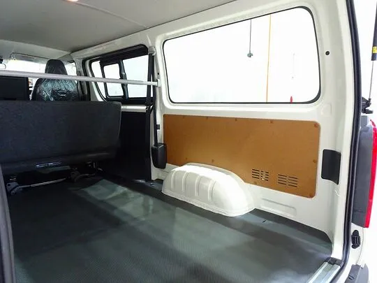 ハイエースバン DX 1t 4WD 3/6人乗り 5ドア 未使用車