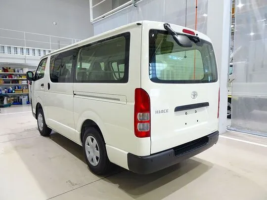 ハイエースバン DX 1t 4WD 3/6人乗り 5ドア 未使用車