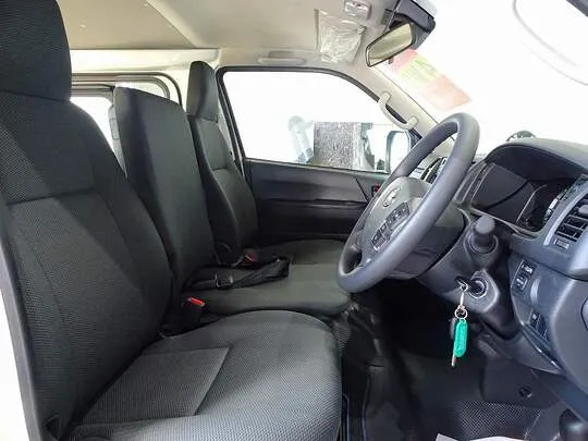 ハイエースバン DX 1t 4WD 3/6人乗り 5ドア 未使用車
