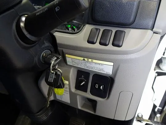 キャンター 2t 4ＷＤ 全低床 標準セミロング Wキャブ