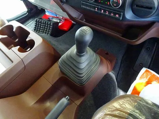 レンジャー 2.3t ワイドベッド付 低温冷凍車 格納ゲート付 リアエアサス 240ps 未使用車