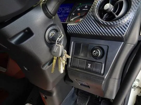 レンジャー 2.3t ワイドベッド付 低温冷凍車 格納ゲート付 リアエアサス 240ps 未使用車