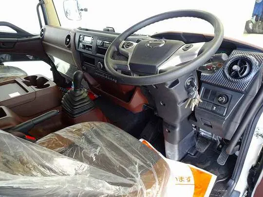 レンジャー 2.3t ワイドベッド付 低温冷凍車 格納ゲート付 リアエアサス 240ps 未使用車