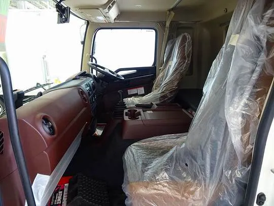 レンジャー 2.3t ワイドベッド付 低温冷凍車 格納ゲート付 リアエアサス 240ps 未使用車