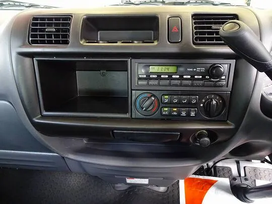 ボンゴバン DX 1t 4WD 2/5人乗り 5ドア ガソリン