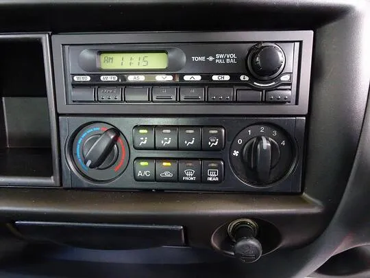 ボンゴバン DX 1t 4WD 2/5人乗り 5ドア ガソリン
