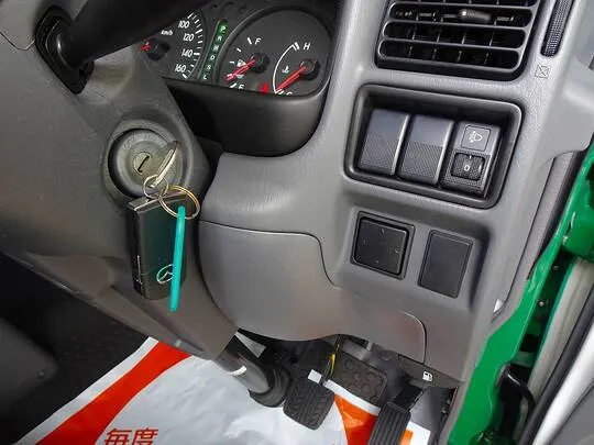 ボンゴバン DX 1t 4WD 2/5人乗り 5ドア ガソリン