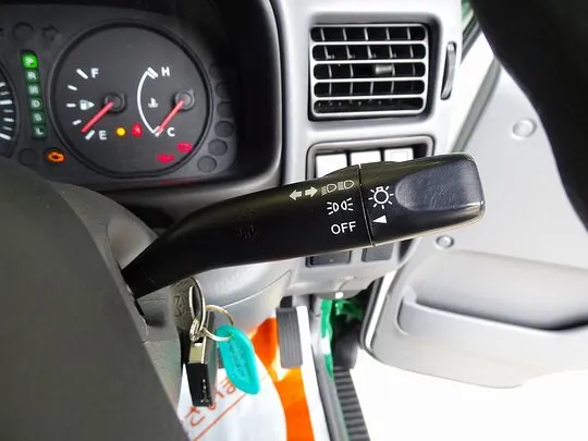 ボンゴバン DX 1t 4WD 2/5人乗り 5ドア ガソリン