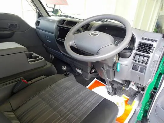 ボンゴバン DX 1t 4WD 2/5人乗り 5ドア ガソリン
