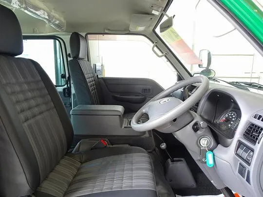 ボンゴバン DX 1t 4WD 2/5人乗り 5ドア ガソリン