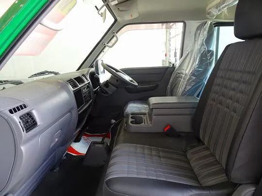 ボンゴバン DX 1t 4WD 2/5人乗り 5ドア ガソリン